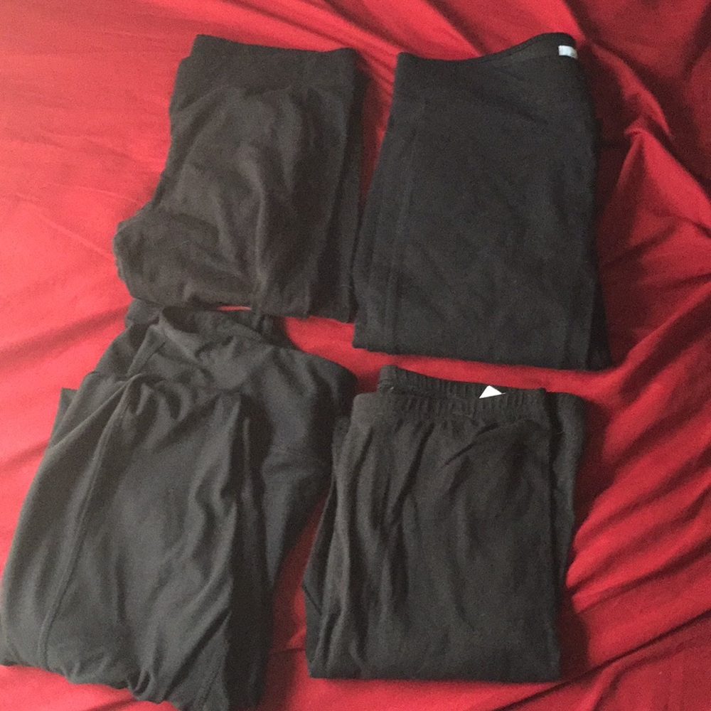 4 pairs of black stretchy leggings
